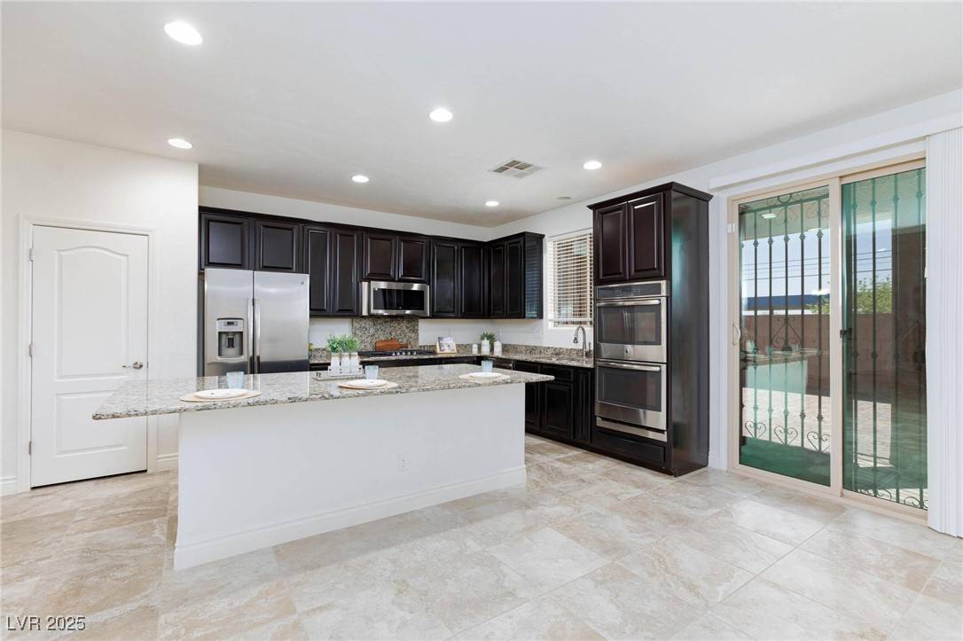 Las Vegas, NV 89117,7137 Flowering Rose AVE