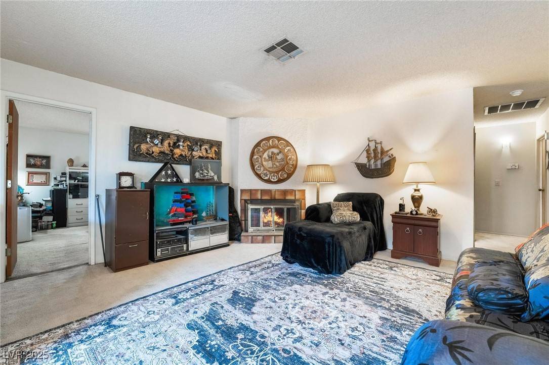 Henderson, NV 89011,528 Close AVE