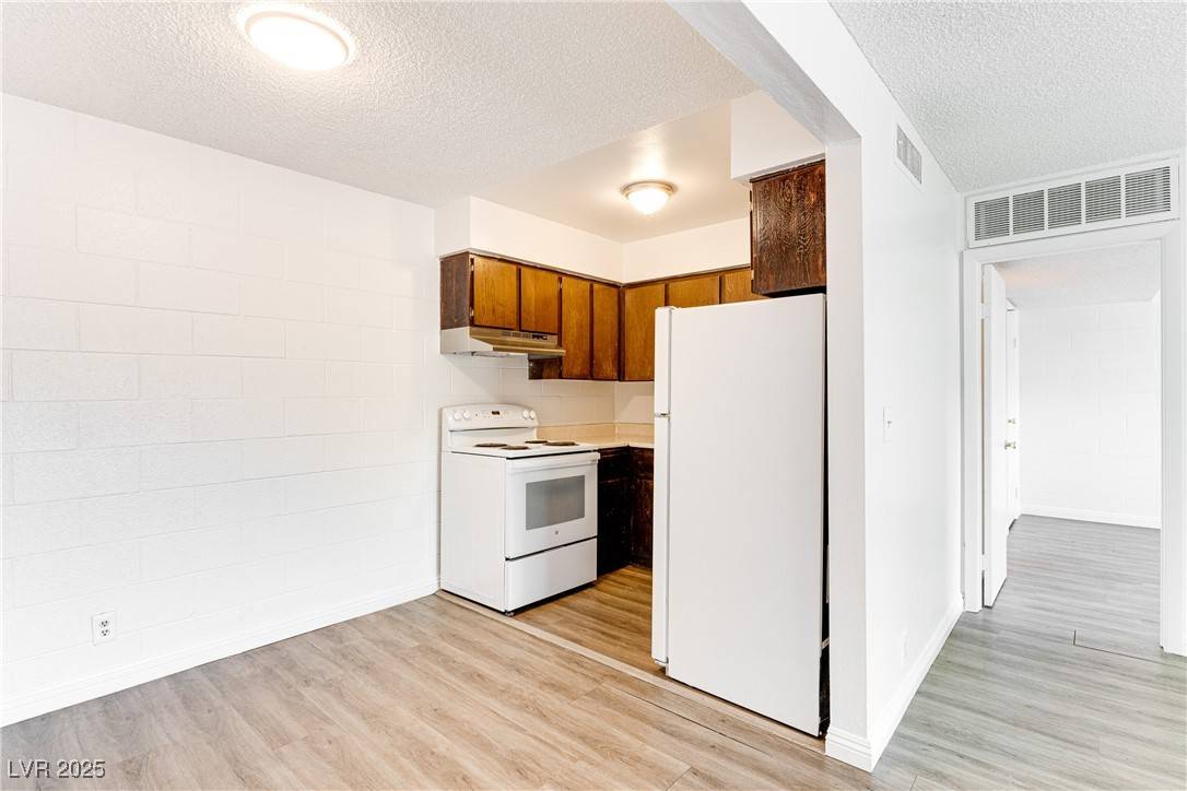 Las Vegas, NV 89169,625 S Royal Crest CIR #8