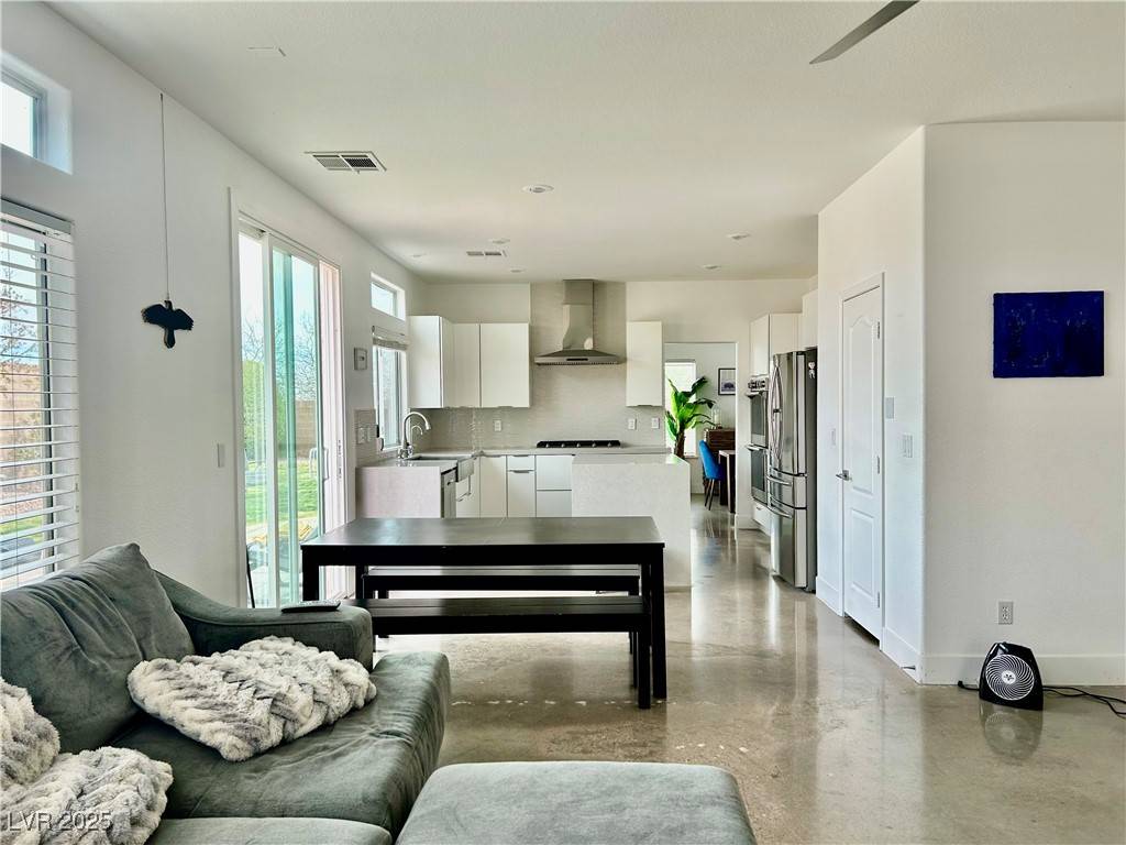 Las Vegas, NV 89129,10650 Robin Hill AVE