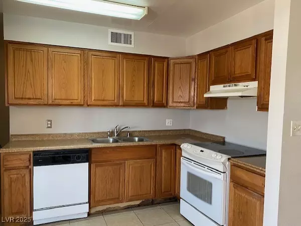 Las Vegas, NV 89107,805 Slayton DR