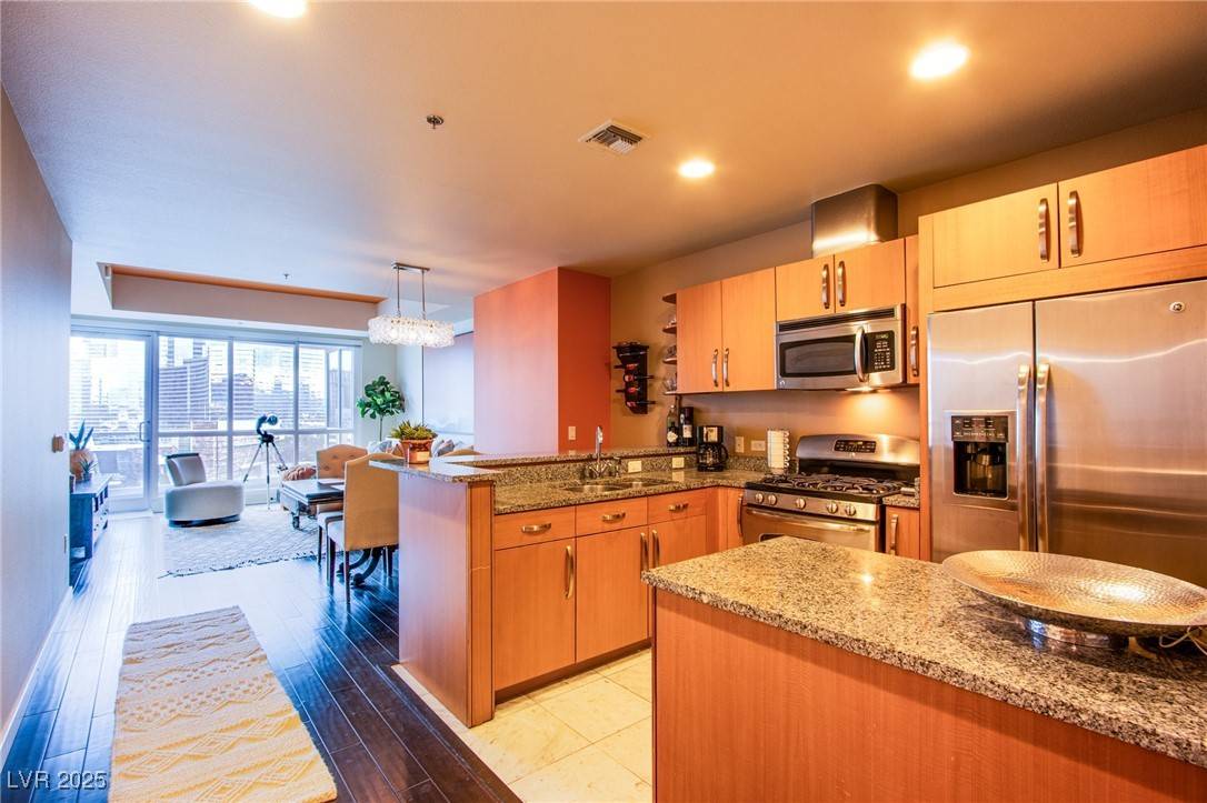 Las Vegas, NV 89103,4525 Dean Martin DR #1103