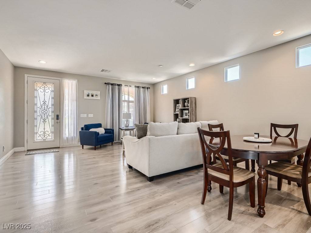 Las Vegas, NV 89139,9610 Twin Rivers CT