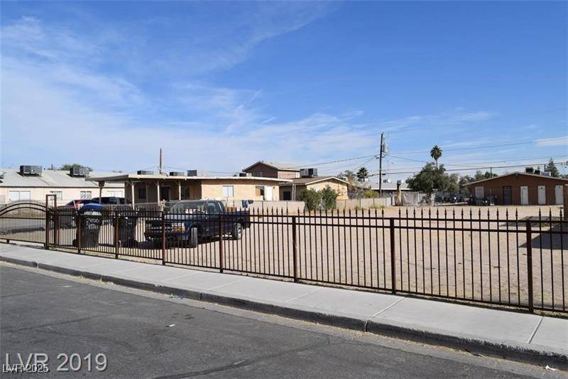 North Las Vegas, NV 89030,2404 Bassler ST