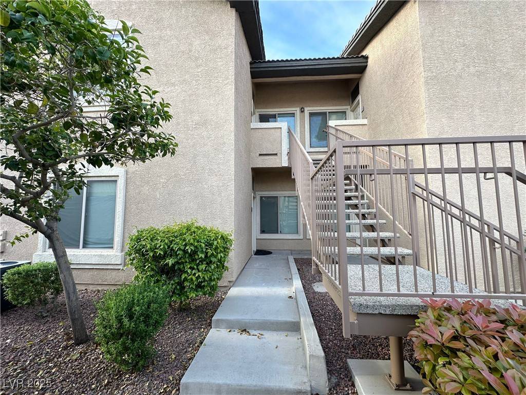Las Vegas, NV 89113,8985 S Durango DR #1033