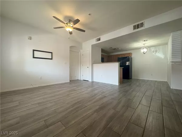 Las Vegas, NV 89113,7701 W Robindale RD #127