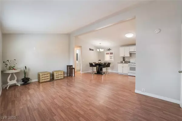 Las Vegas, NV 89115,1943 Quintearo ST