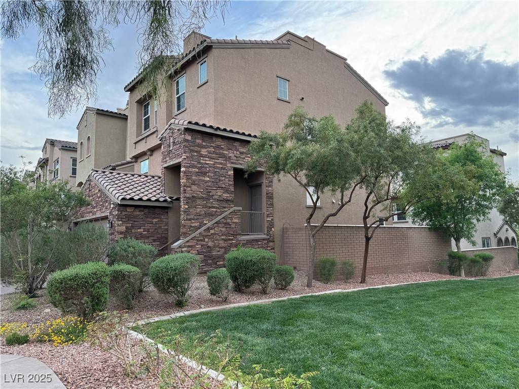 Henderson, NV 89011,355 Gracious WAY
