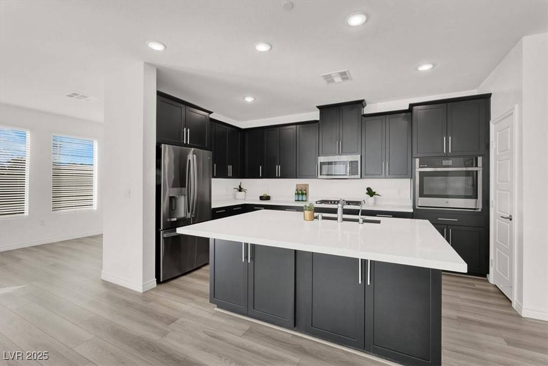 Henderson, NV 89052,2555 Hampton RD #10104