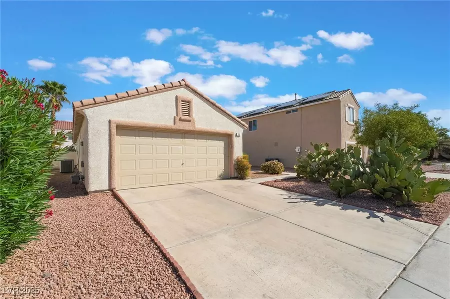 700 Pine Field LN, Henderson, NV 89011