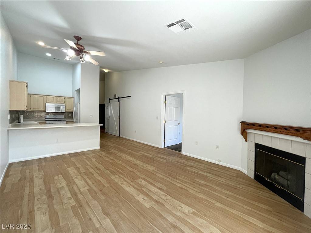 Henderson, NV 89014,855 N Stephanie ST #112