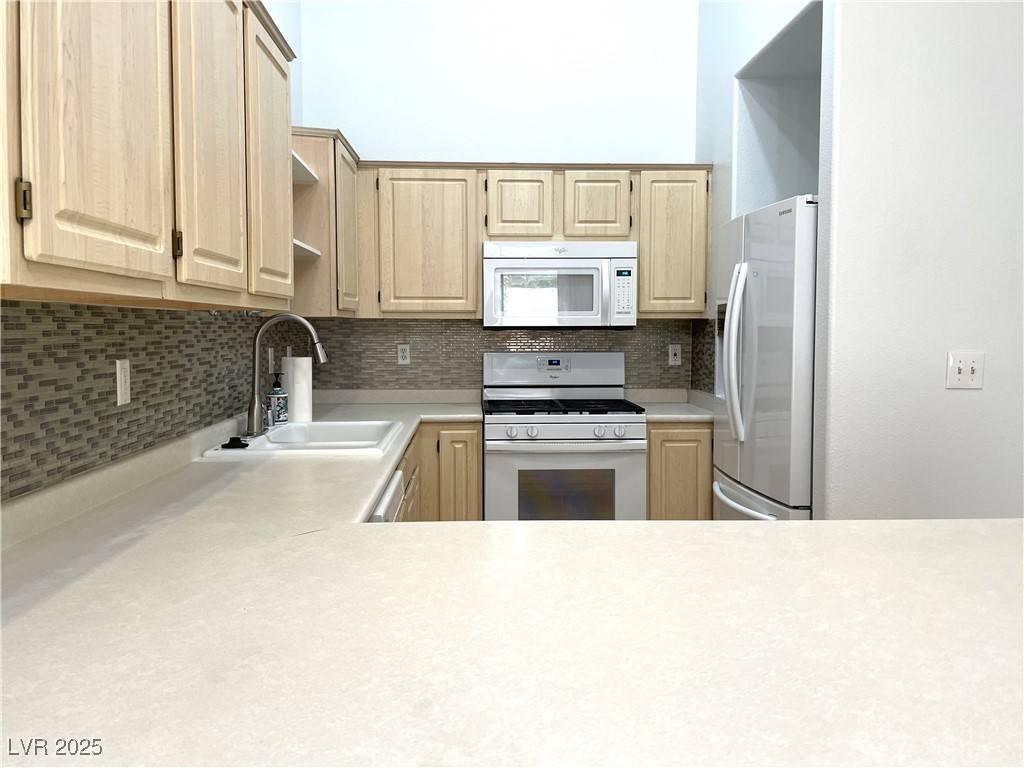 Henderson, NV 89014,855 N Stephanie ST #112
