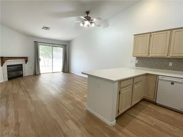 Henderson, NV 89014,855 N Stephanie ST #112