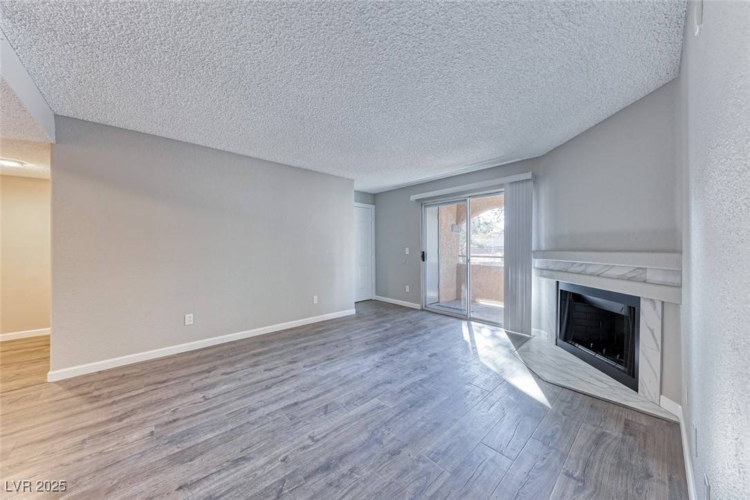 Las Vegas, NV 89107,211 Mission Laguna LN #205