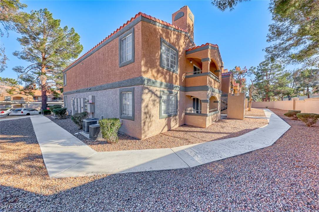 Las Vegas, NV 89107,211 Mission Laguna LN #205