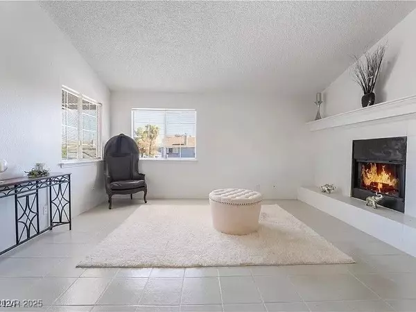 Las Vegas, NV 89122,5841 Medallion DR #202