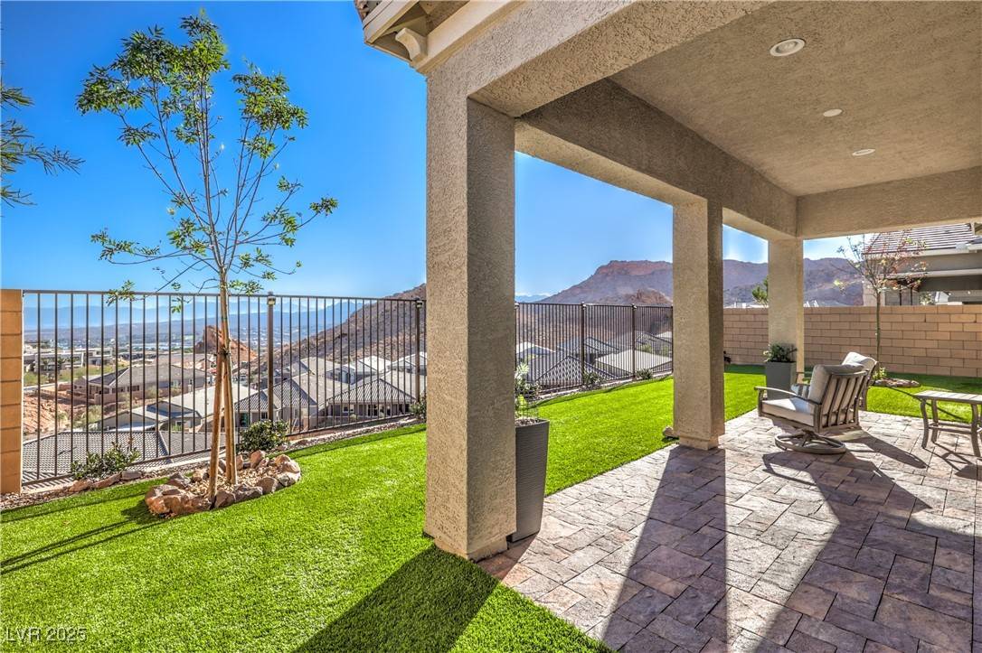 Henderson, NV 89011,56 TATAHATSO POINT ST