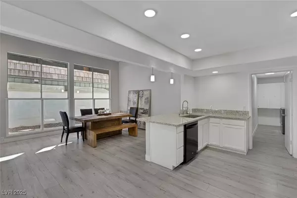 Las Vegas, NV 89109,916 VEGAS VALLEY DR