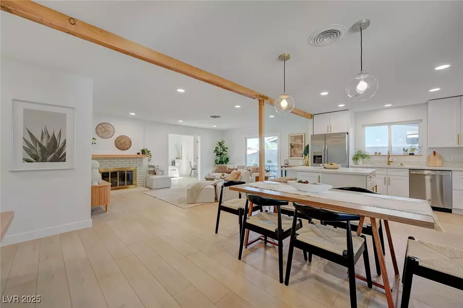 5904 Apple Valley LN, Las Vegas, NV 89108