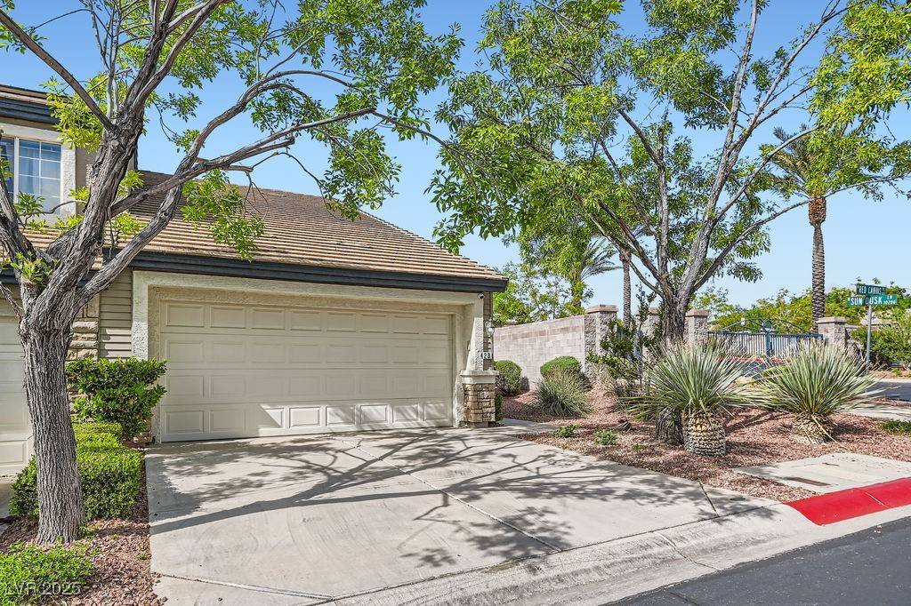 Las Vegas, NV 89144,423 Red Canvas PL