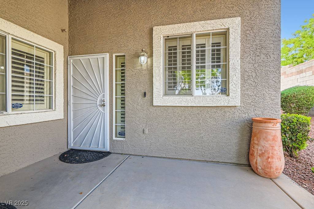 Las Vegas, NV 89144,423 Red Canvas PL