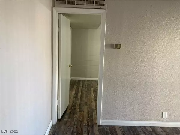 Las Vegas, NV 89169,575 S Royal Crest CIR #13
