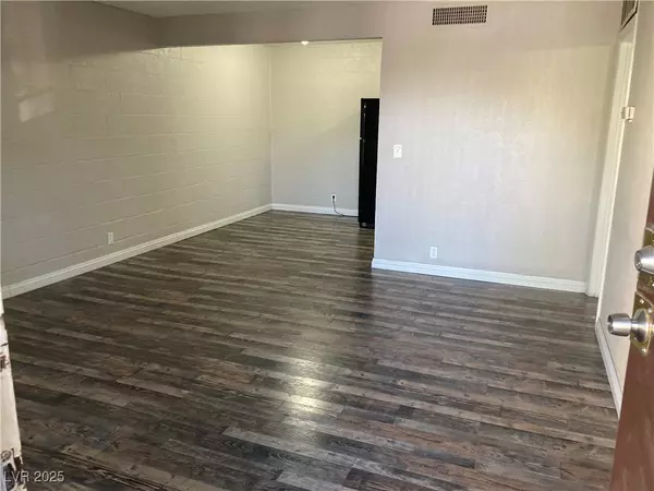 Las Vegas, NV 89169,575 S Royal Crest CIR #13