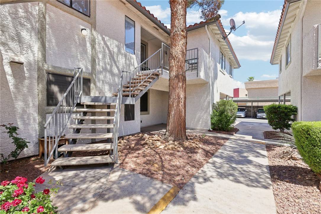 6711 W Charleston BLVD #4, Las Vegas, NV 89146