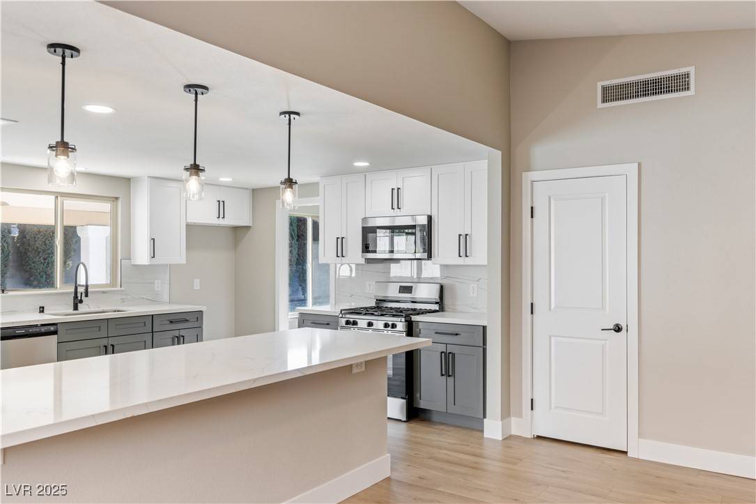 Las Vegas, NV 89119,1943 Hallwood DR
