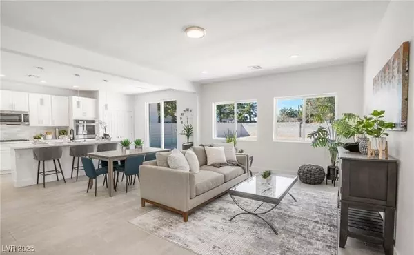 Las Vegas, NV 89121,3915 Wesvan CT