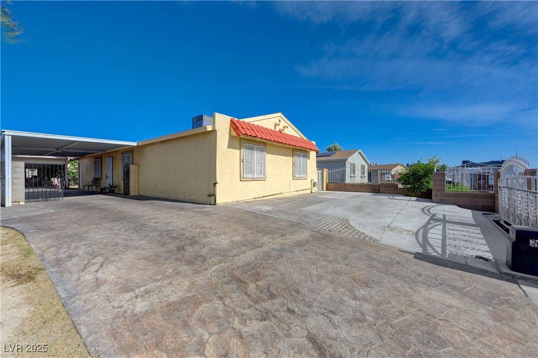 Las Vegas, NV 89115,2832 Geist CIR