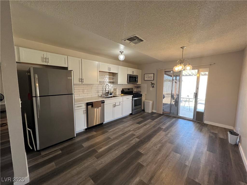 Henderson, NV 89015,231 Fullerton AVE