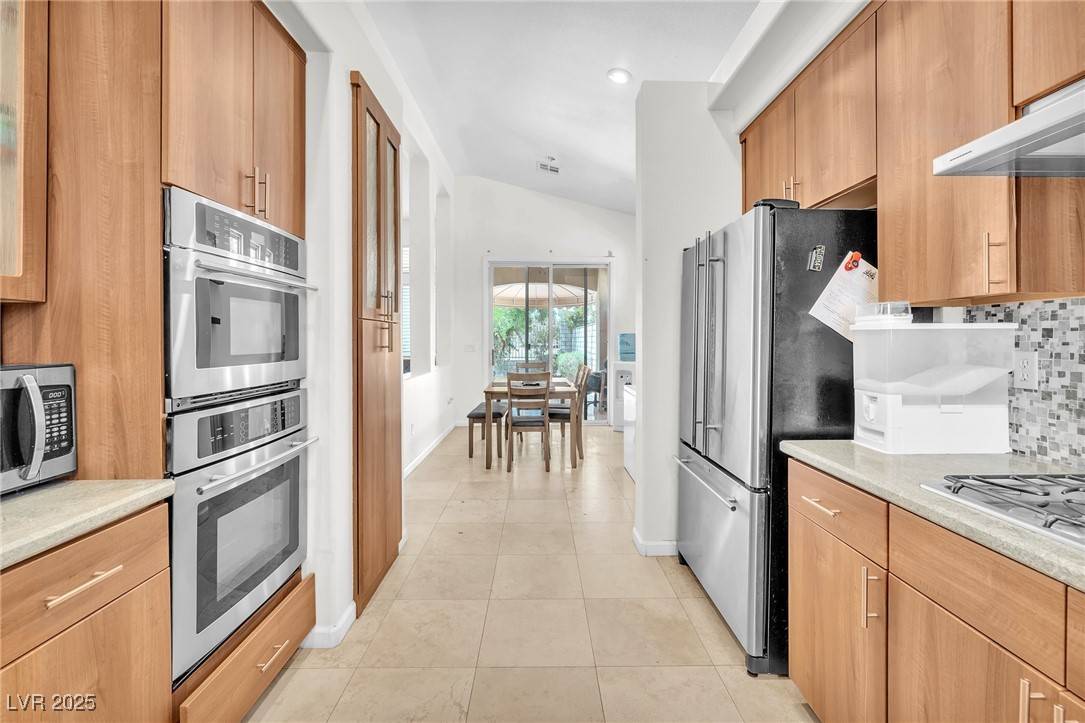 Henderson, NV 89014,465 Indigo Springs ST