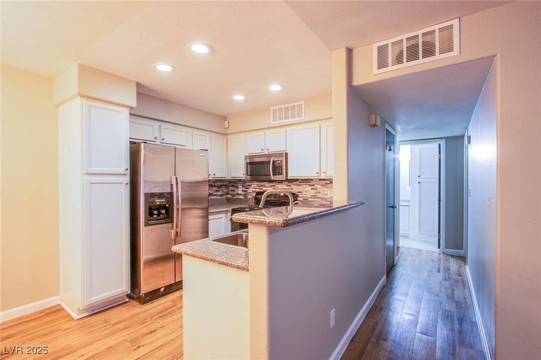 Las Vegas, NV 89120,3054 Tarpon DR #104