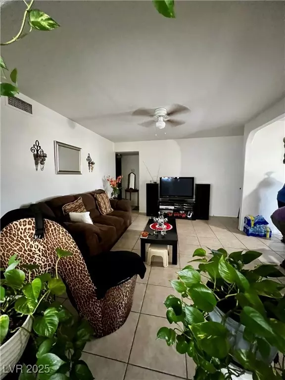 Las Vegas, NV 89169,1440 Vegas Valley DR #2