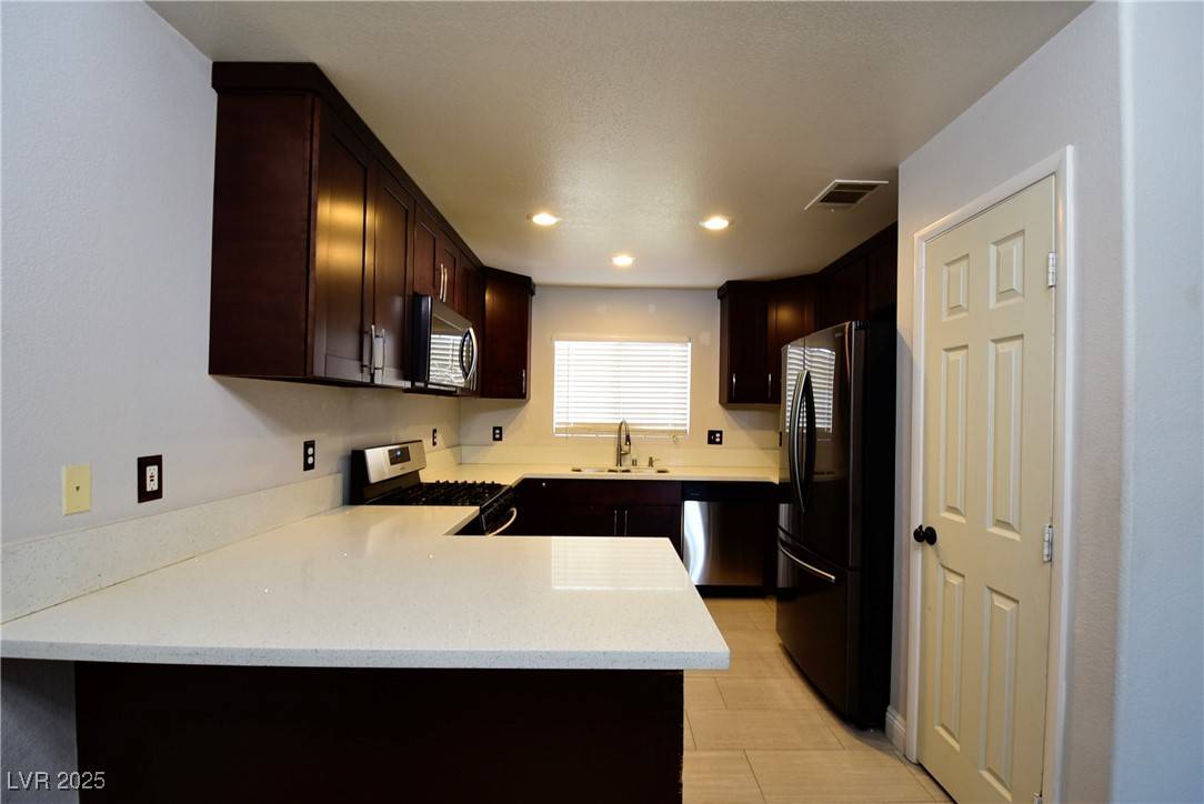 Las Vegas, NV 89144,10524 Autumn Pine AVE #205