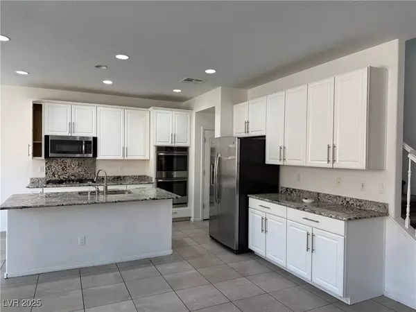 Las Vegas, NV 89117,7246 Spring Flower AVE
