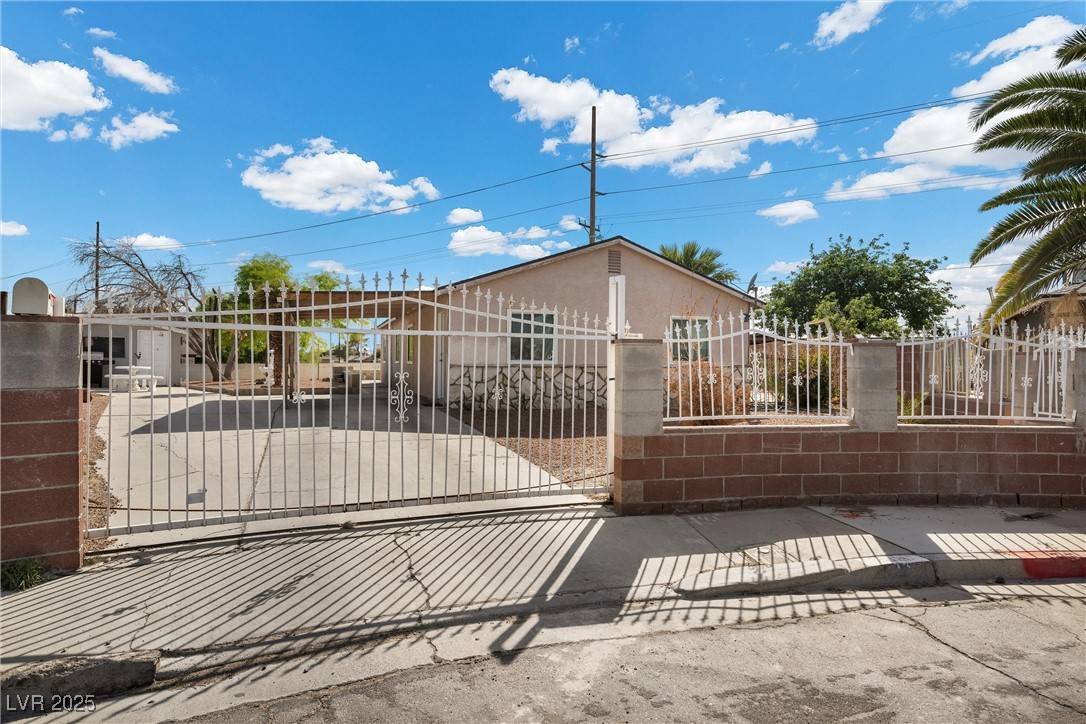 2821 Geist CIR, Las Vegas, NV 89115