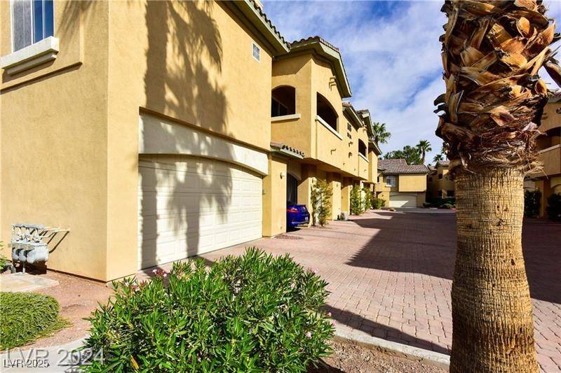 Las Vegas, NV 89128,1605 Crimson Hills DR #204