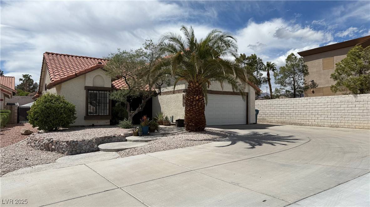2701 Brookstone CT, Las Vegas, NV 89117