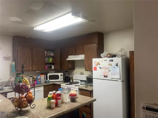 Las Vegas, NV 89120,2574 Paradise Village WAY