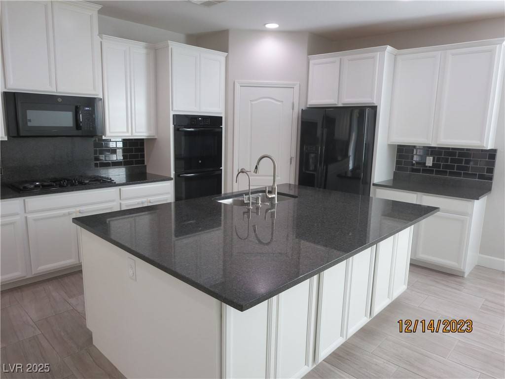 Las Vegas, NV 89113,6118 Andover Wood RD