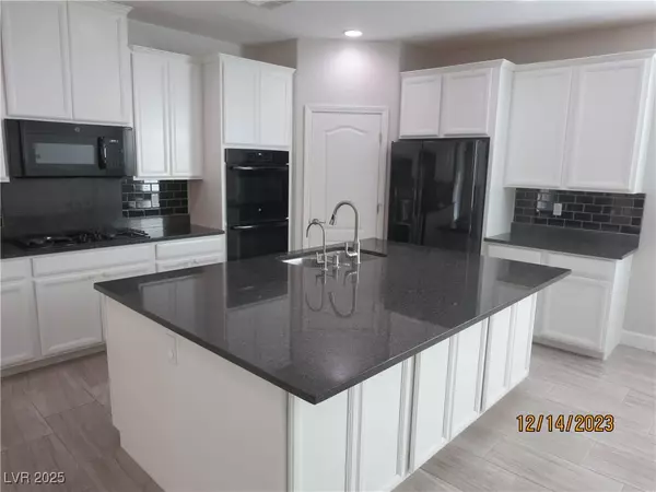 Las Vegas, NV 89113,6118 Andover Wood RD