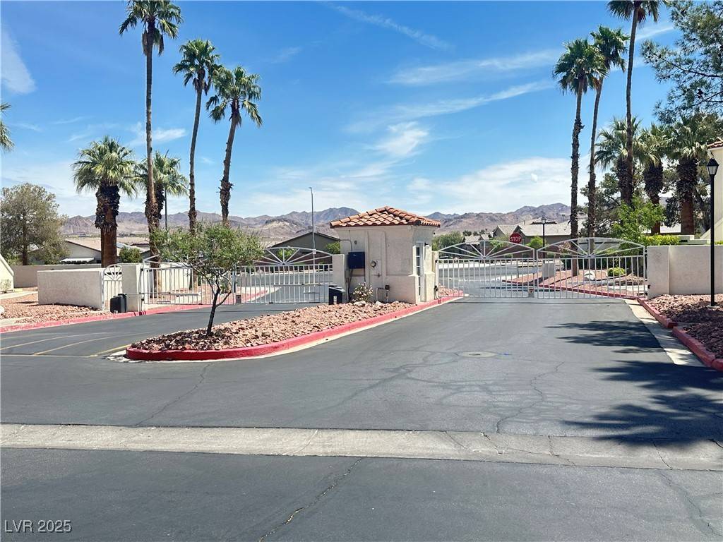Henderson, NV 89015,698 S Racetrack RD #322