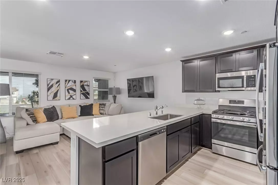 Las Vegas, NV 89166,6150 Foxes Dale ST