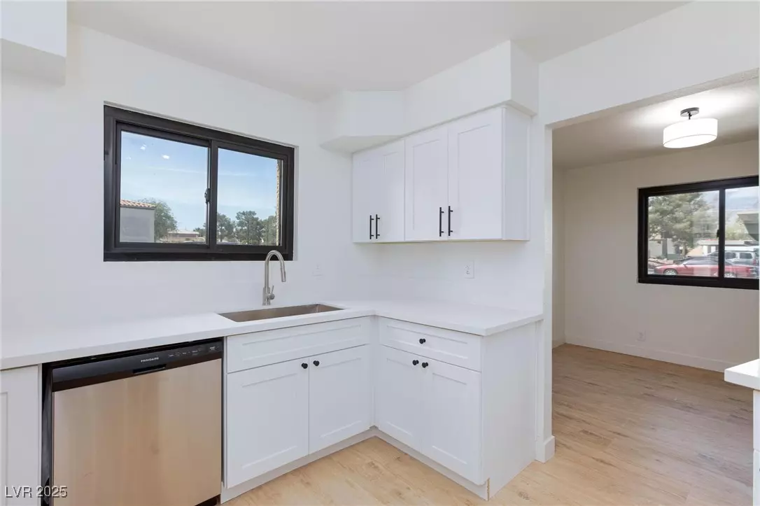 Las Vegas, NV 89128,3151 Soaring Gulls DR #1053