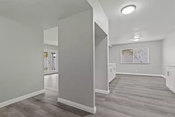Las Vegas, NV 89107,6437 Burgundy WAY