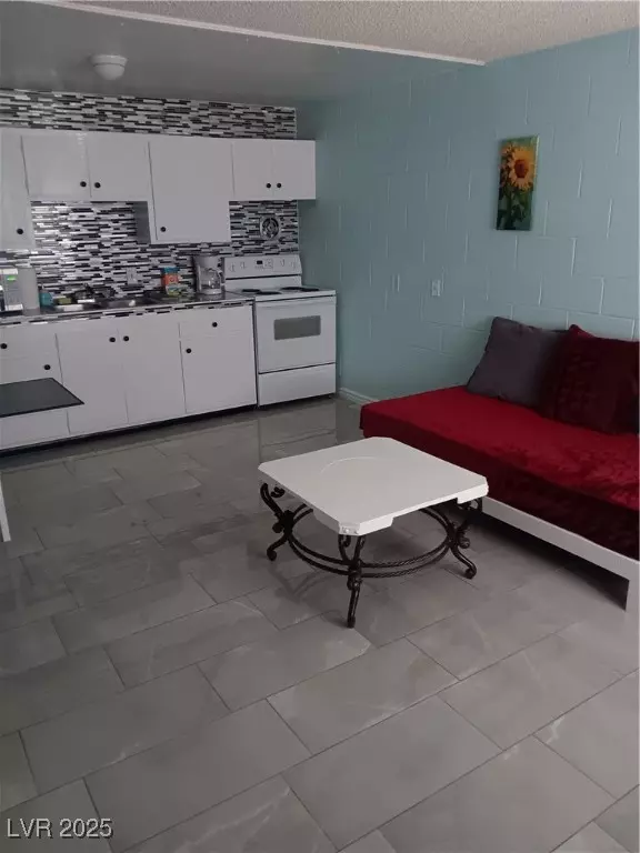 Las Vegas, NV 89119,3726 Hazelwood ST #2