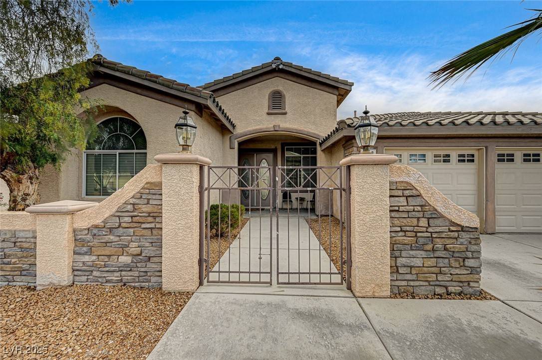 2939 Crown Bluffs CT, Las Vegas, NV 89117