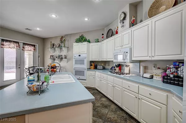 Las Vegas, NV 89117,2939 Crown Bluffs CT